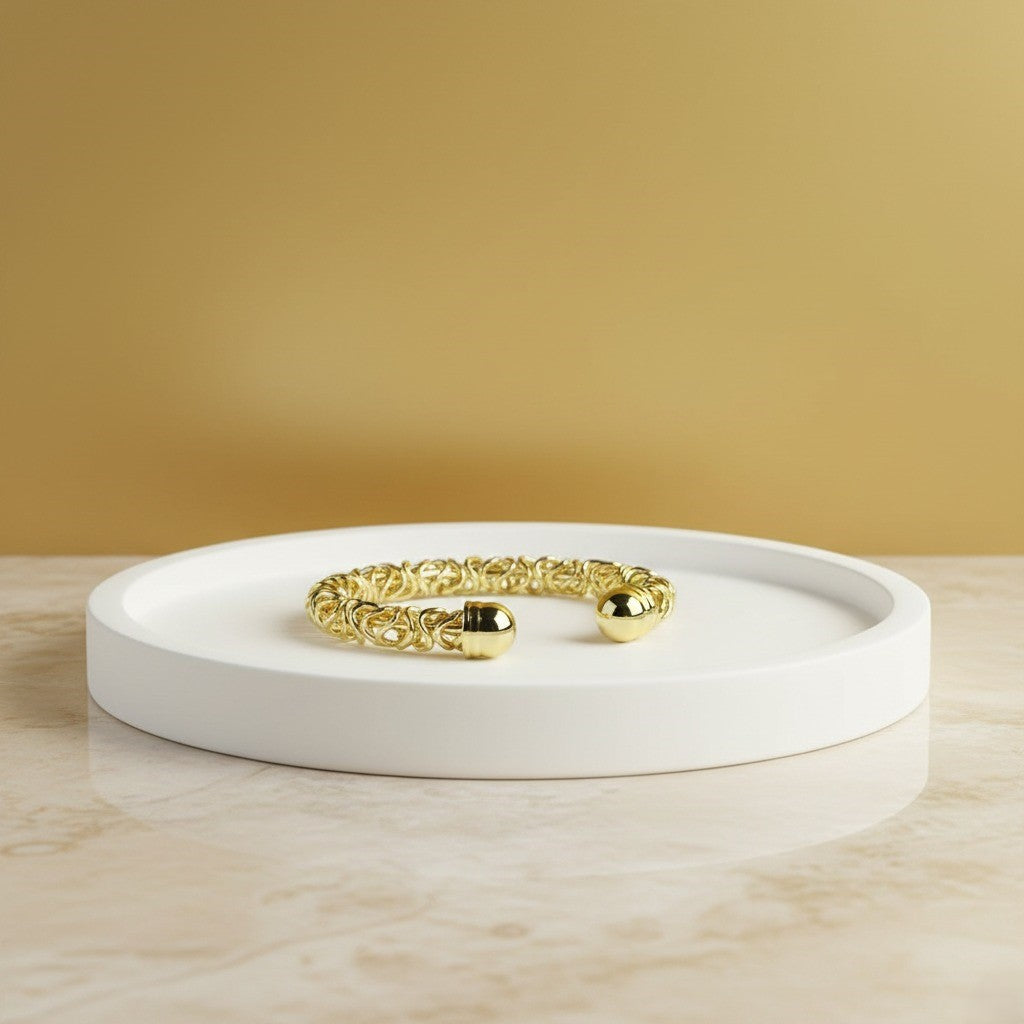 AuroraGild Wrap – Golden Elegance – Party Perfect